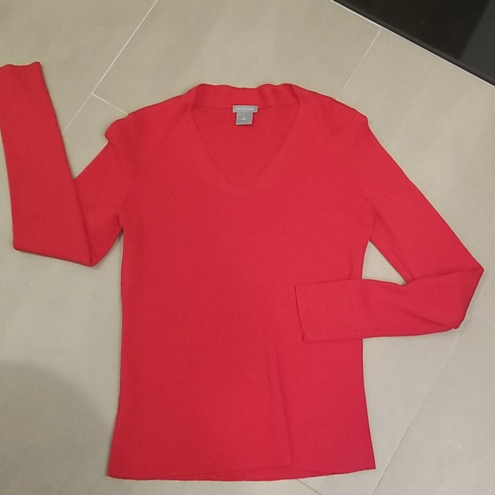 Ann Taylor Red fine merino wool v neck sweater medium